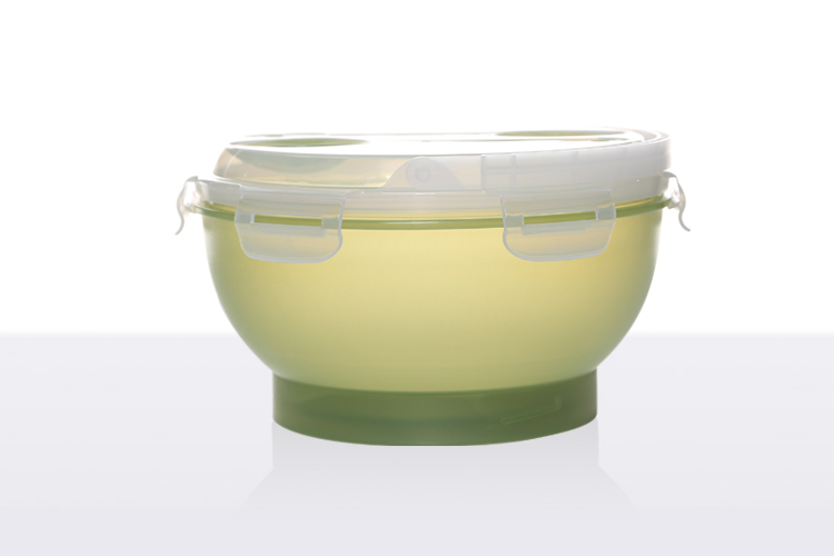 Salad bowl with handle
